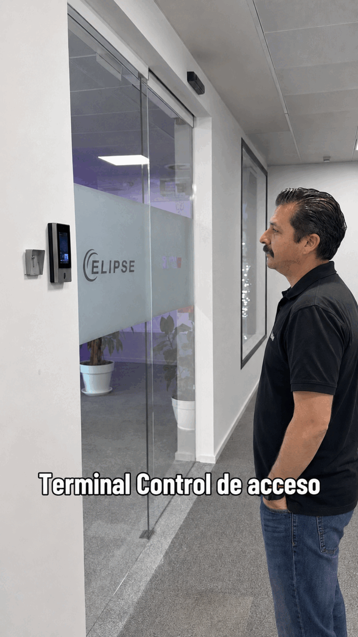 Apertura de puerta mediante terminal de control de acceso con reconocimiento facial 3D