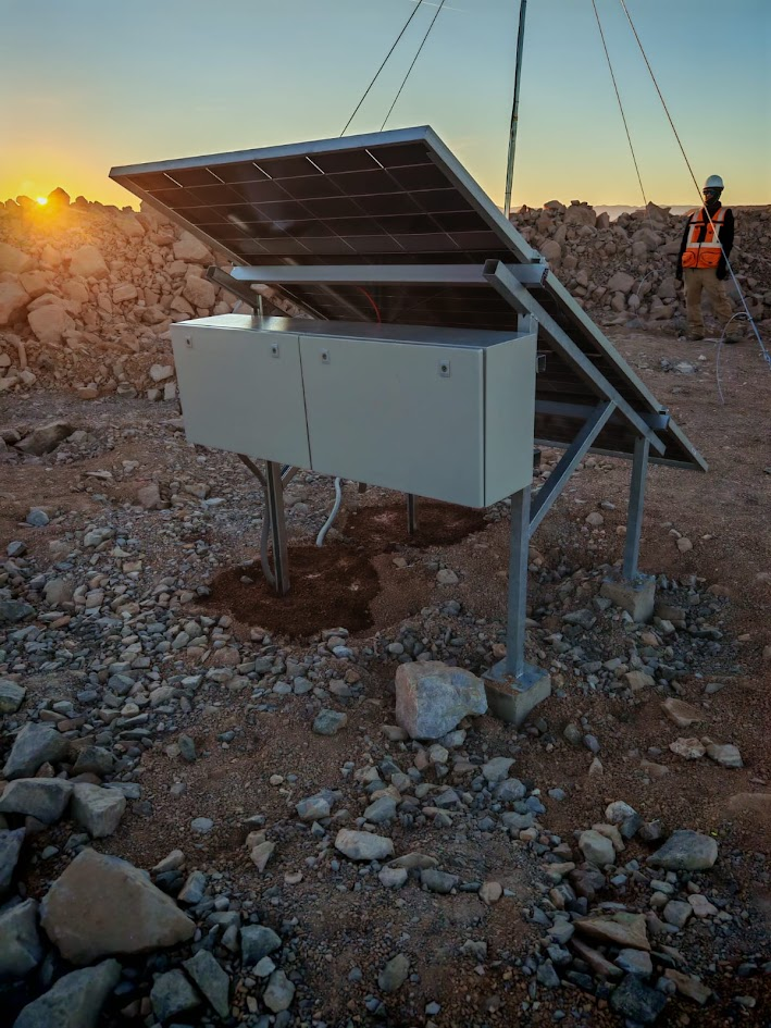Sistema solar y gabinete de comunicaciones